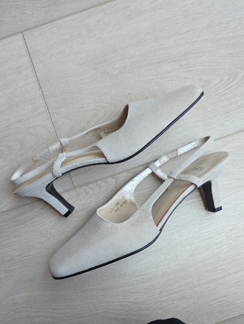 New {Coach} Beige Suede Slingback Heels Size 8 - Picture 5 of 9